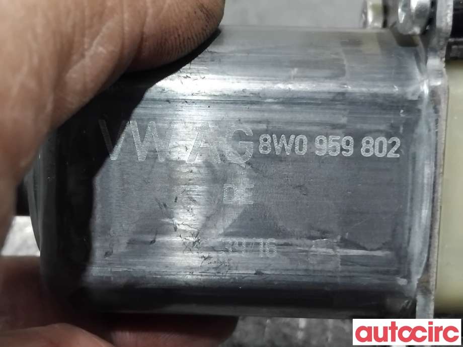 Ruteheis høyre foran til Audi A4 2015-2019 (Type V, Fase 1) (B9) (B9) (AUDI|8W0959802|0130822704)