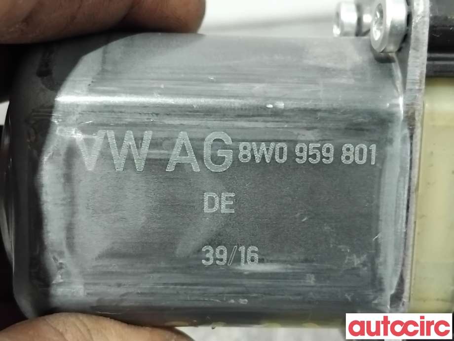 Ruteheis venstre foran til Audi A4 2015-2019 (Type V, Fase 1) (B9) (B9) (AUDI|8W0959801|0130822705)