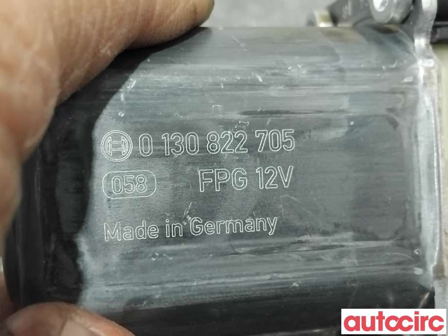 Ruteheis venstre foran til Audi A4 2015-2019 (Type V, Fase 1) (B9) (B9) (AUDI|8W0959801|0130822705)