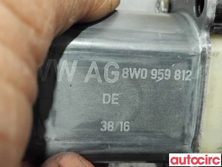 Ruteheis høyre bak til Audi A4 2015-2019 (Type V, Fase 1) (B9) (B9) (AUDI|8W0959812|0130822668)