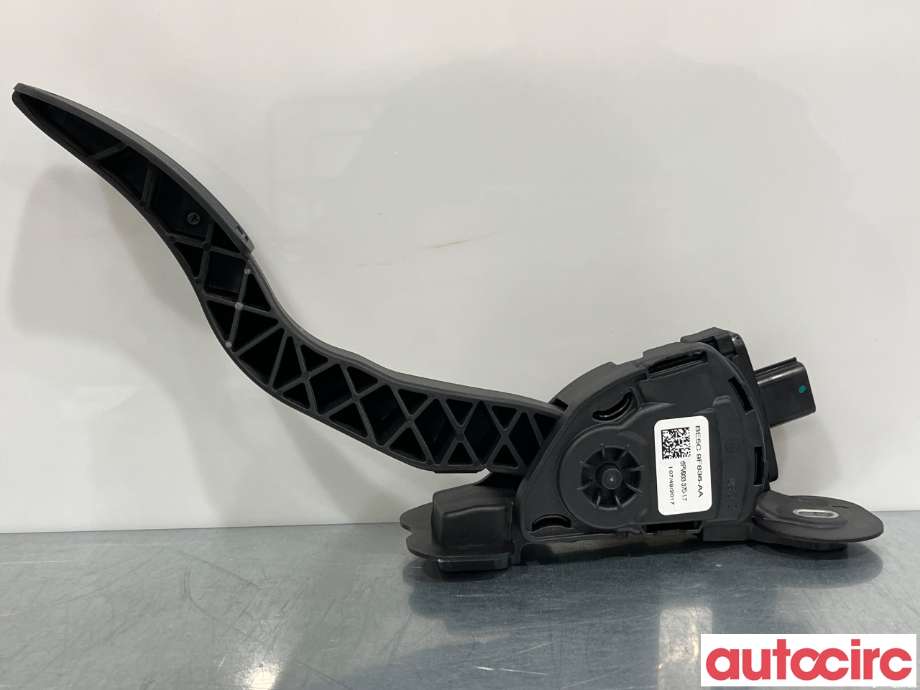 Pedal gass til Tesla Model X 2016-->>  (TESLA|1005307-00-A|6PV933370-17)