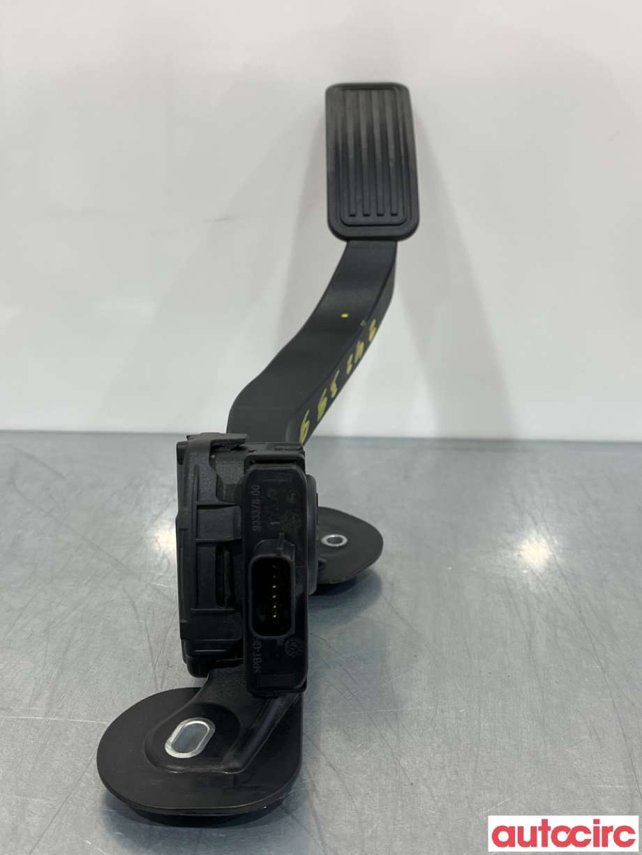 Pedal gass til Tesla Model X 2016-->>  (TESLA|1005307-00-A|6PV933370-17)