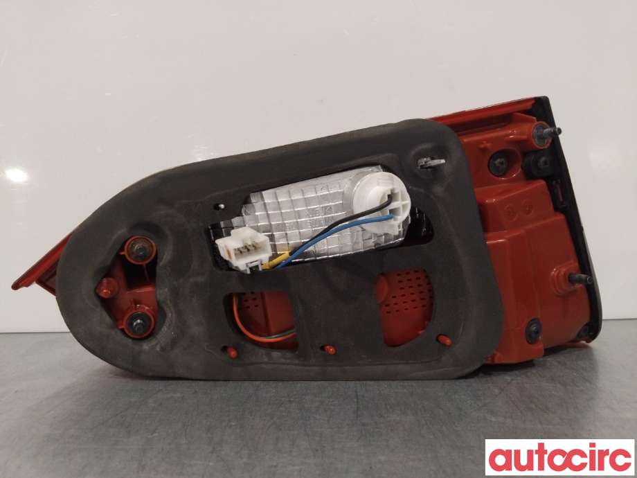 Baklykt høyre indre til Hyundai Santa Fe 2012-2020 (Type III)  (HYUNDAI|924062W135)