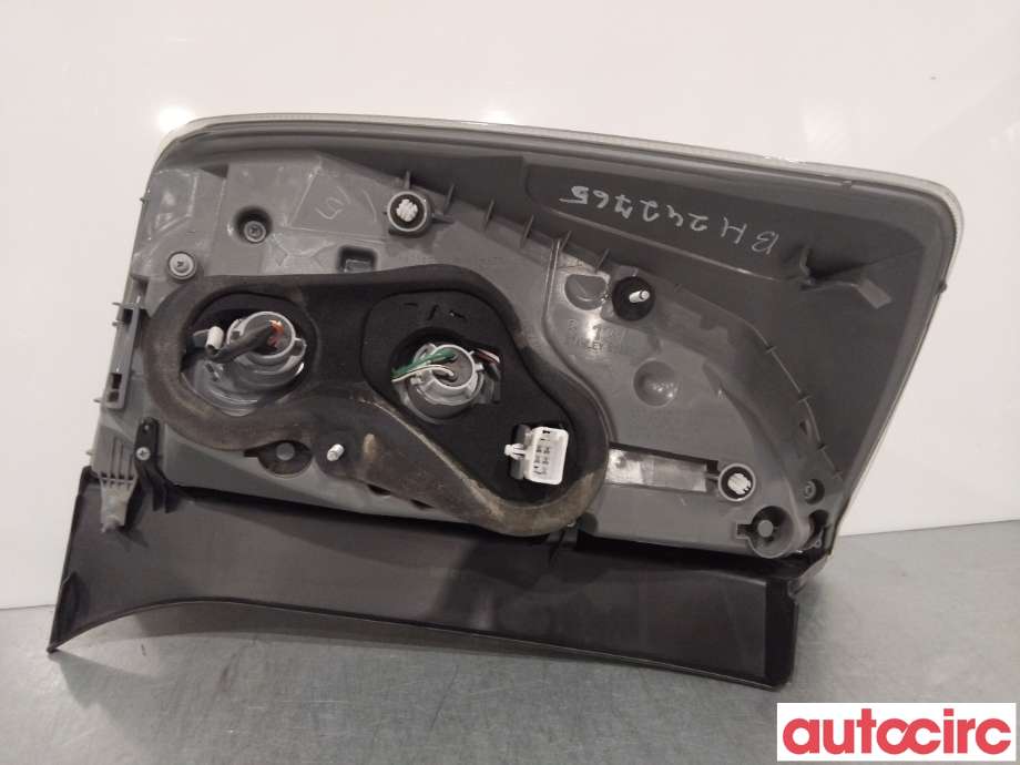 Baklykt høyre til Toyota Prius +7 2012-2020 (Type III) (stasjonsvogn) (stasjonsvogn) (TOYOTA|8155147170)