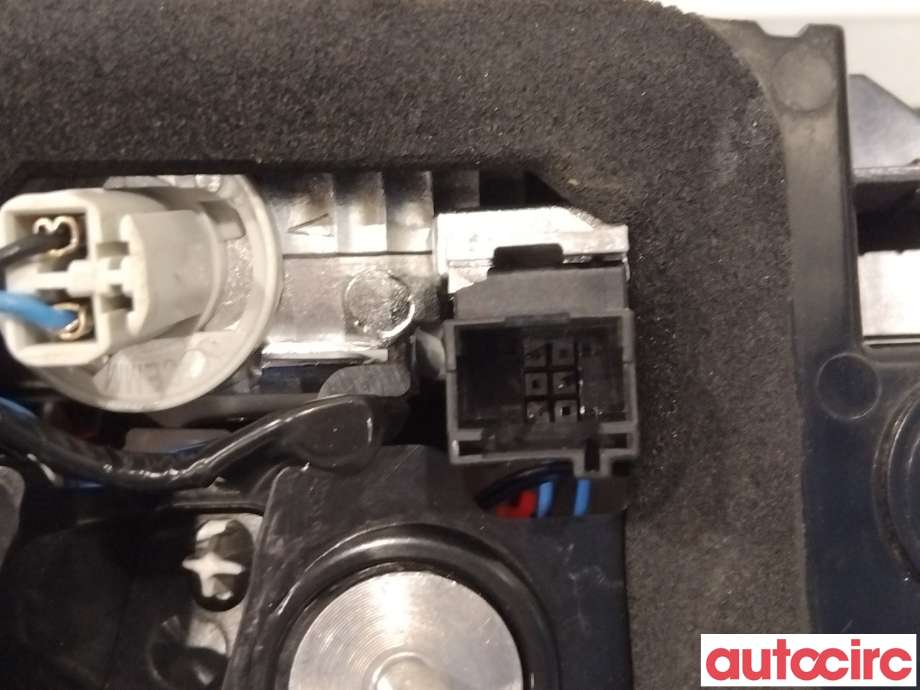 Baklykt venstre indre til Peugeot 3008 2016-->> (Type II)  (PEUGEOT|9810477880|81560101)