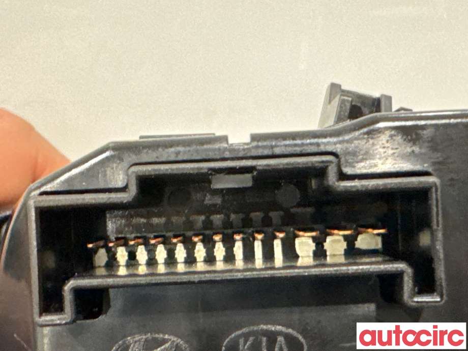 Bryter blink til Kia Soul 2014-2019 (Type II)  (KIA|934103S631|)