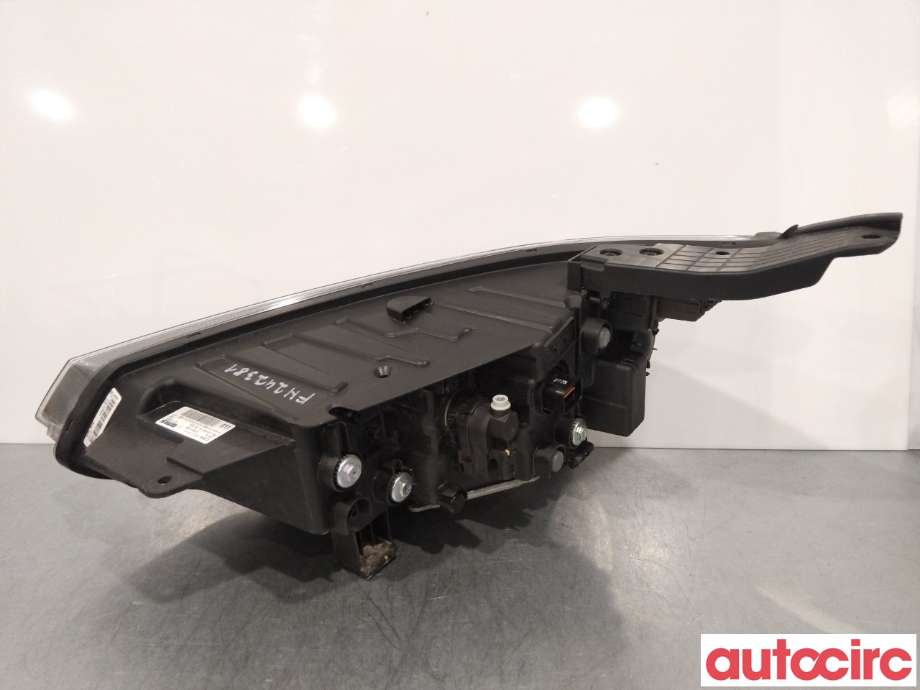 Frontlykt høyre halogen til SsangYong Korando 2019-->> (Type IV) (SSANGYONG|8310237200)
