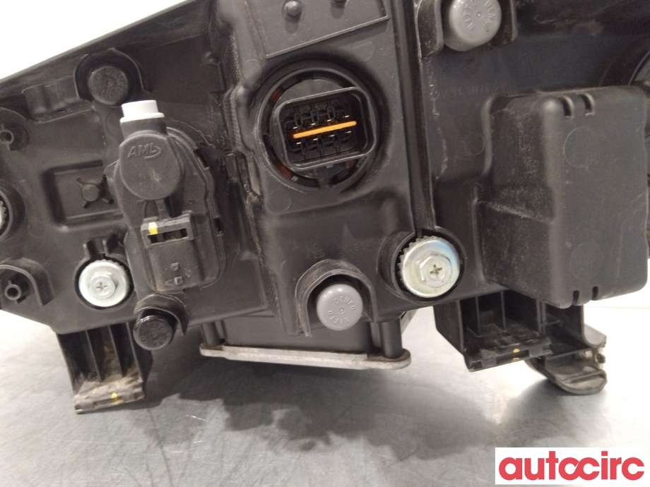 Frontlykt høyre halogen til SsangYong Korando 2019-->> (Type IV) (SSANGYONG|8310237200)