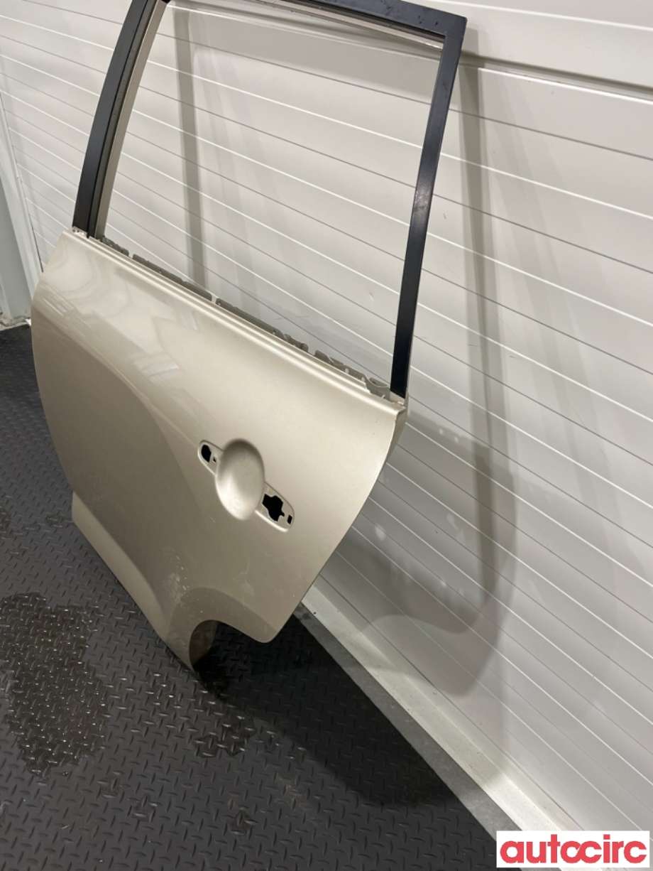 Dør venstre bak til Toyota RAV4 2006-2009 (Type III, Fase 1)  (TOYOTA|6700442120|)