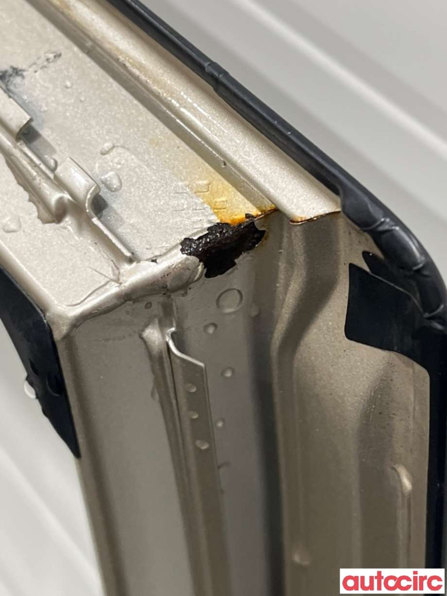 Dør venstre bak til Toyota RAV4 2006-2009 (Type III, Fase 1)  (TOYOTA|6700442120|)