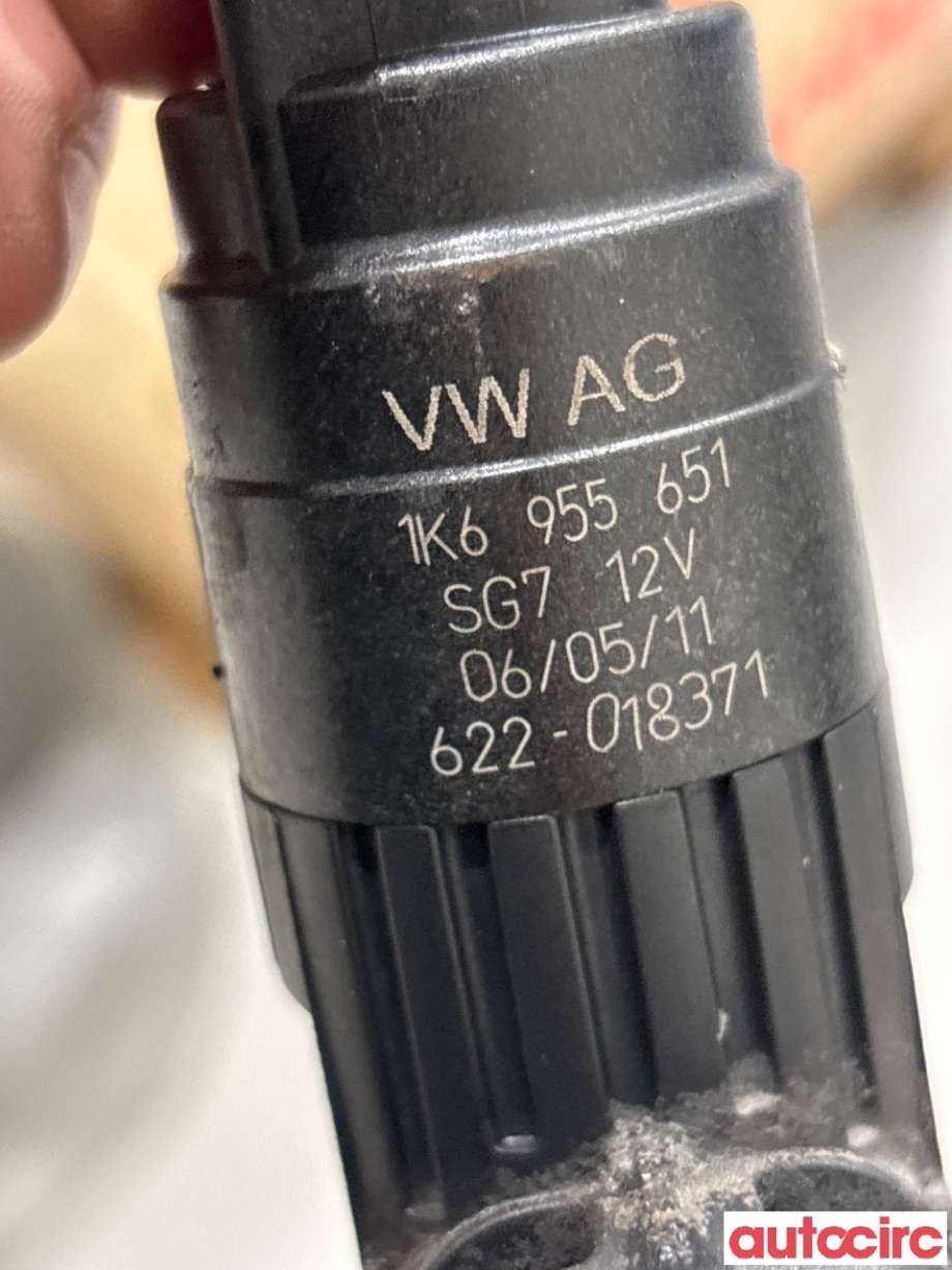 Spylerpumpe foran til VW Golf VI 2008-2012  (VOLKSWAGEN|1K6955651)