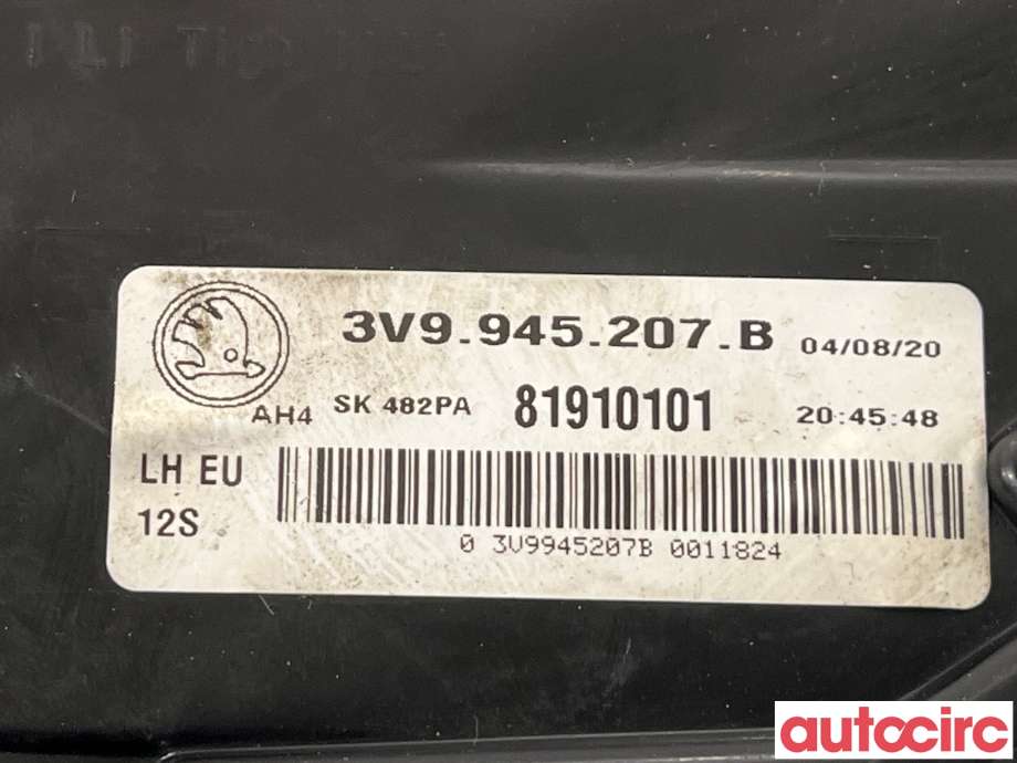 Baklykt venstre til Škoda Superb 2015-->> (Type III) (SKODA|3V9945207B)
