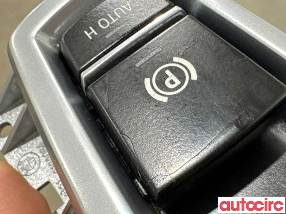 Bryter elektrisk håndbrekk/parkbrems til BMW X3 2010-2017 (F25) (F25) (BMW|61319877889|32146202-00|)