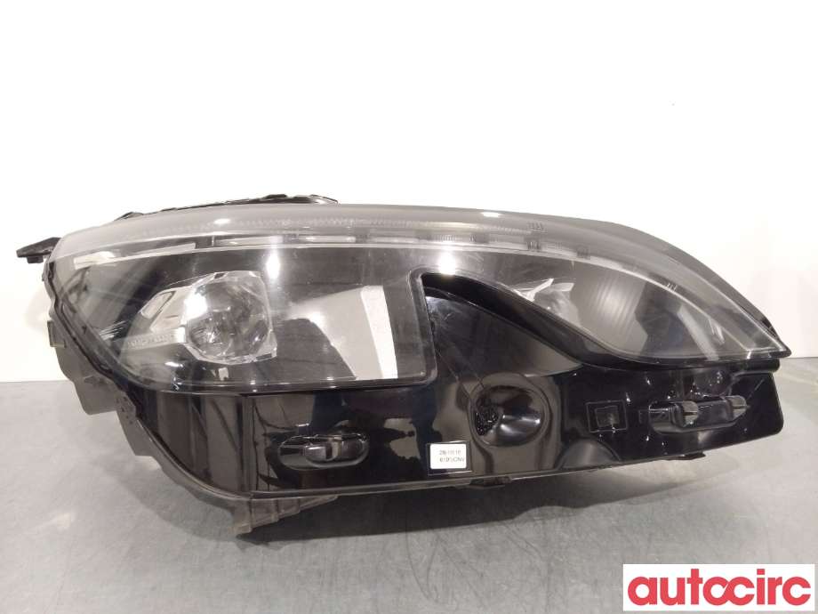 Frontlykt høyre xenon til Peugeot 3008 2016-->> (Type II) (PEUGEOT|1674017980|89909534|9810478480)