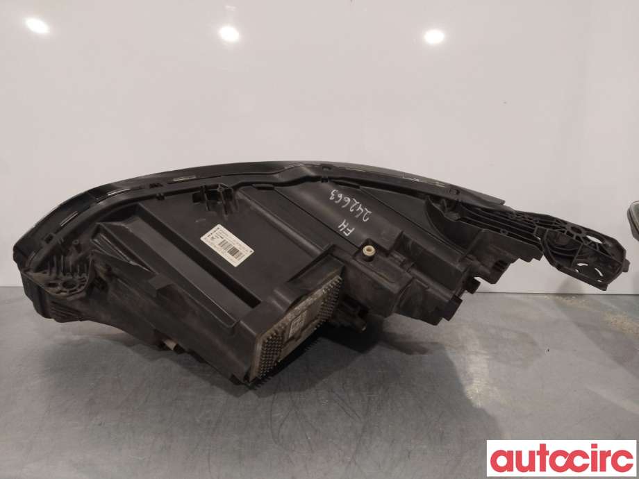 Frontlykt høyre xenon til Peugeot 3008 2016-->> (Type II) (PEUGEOT|1674017980|89909534|9810478480)