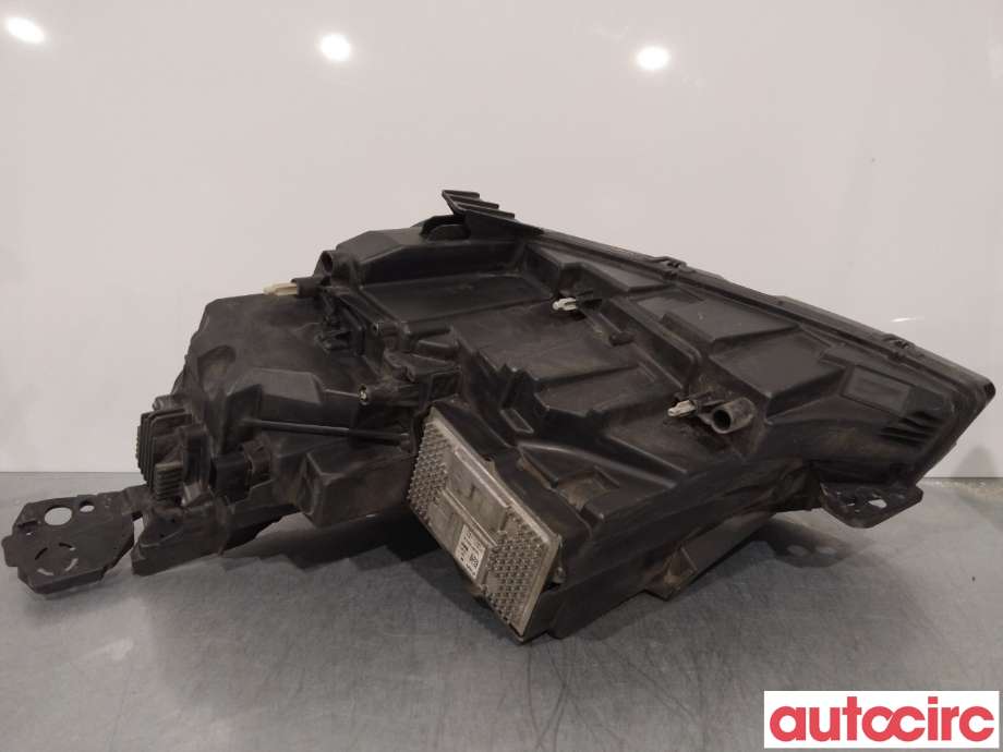 Frontlykt høyre xenon til Peugeot 3008 2016-->> (Type II) (PEUGEOT|1674017980|89909534|9810478480)