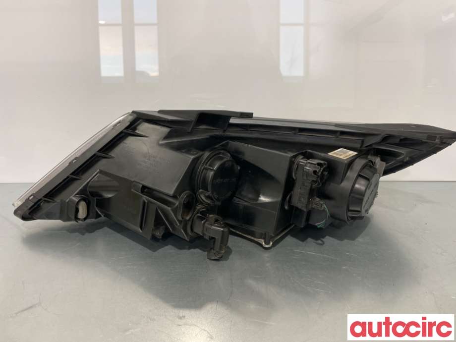 Frontlykt høyre halogen til Kia Sorento 2011-2015 Type II (KIA|921022P110|)