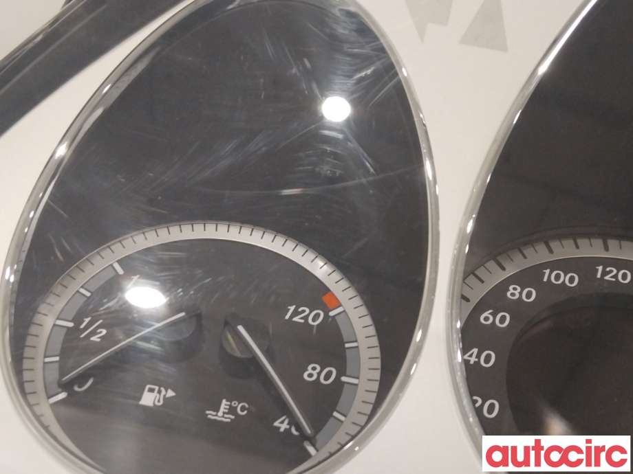 Instrumentpanel til Mercedes C-Klasse 2007-2011 (Fase 1) (W204) (W204) (MERCEDES|A2049002105)