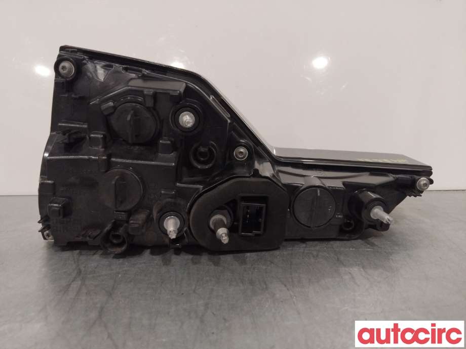 Baklykt venstre indre til Audi A4 2015-2019 (Type V, Fase 1) (B9) (B9) (AUDI|8W9945075|81490101)