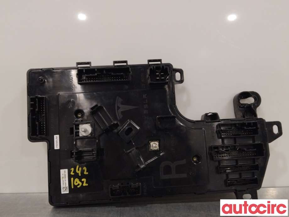 Styreenhet comfort (BCM) til Tesla Model 3 2018-2023 (Fase 1)  (TESLA|1100340-00-H)