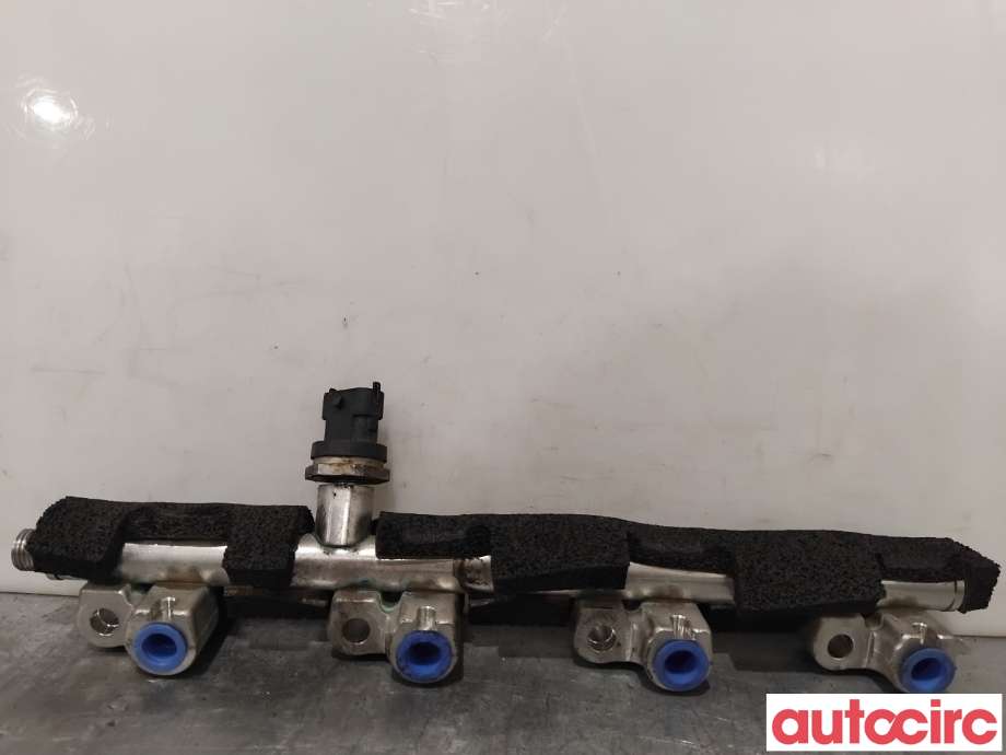 Dyseskinne (fuelrail) til Suzuki Vitara 2015-->> (Type IV) (SUZUKI|15700-68810|)