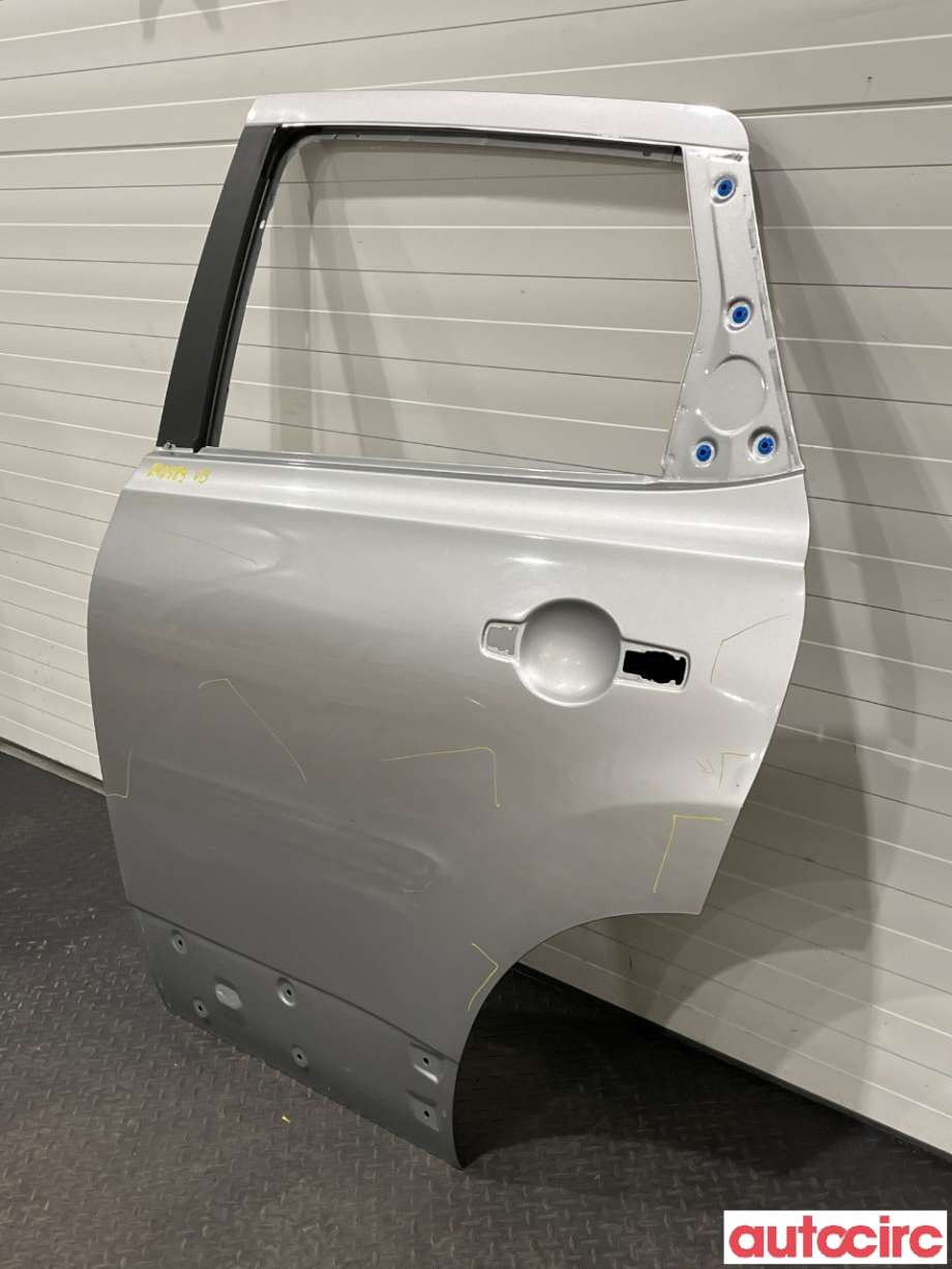 Dør venstre bak til Nissan Qashqai 2007-2010 (Type I, Fase 1)  (NISSAN|H2101JD0MC|H2101JD0M0)