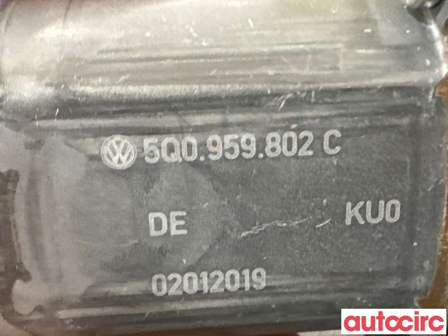Ruteheis høyre foran til VW e-Golf 2017-2020 (Fase 2)  (VOLKSWAGEN|5Q0959802C|0130822076)
