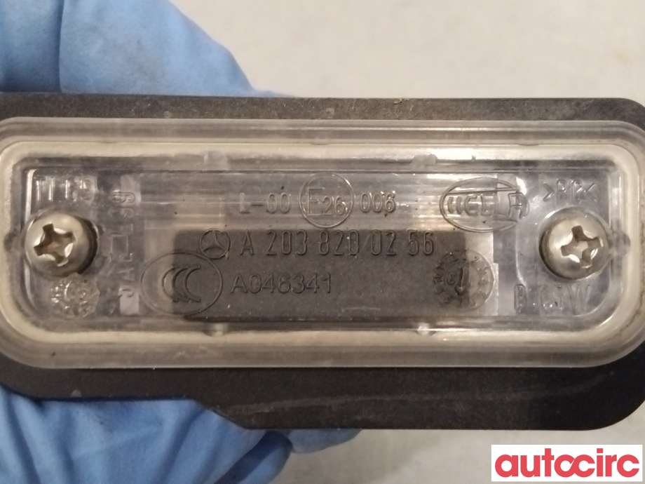 Skiltlys til Tesla Model S 2013-2016 (Fase 1)  (TESLA|1026284-00-A|L-00-E26-006|A2038200256)