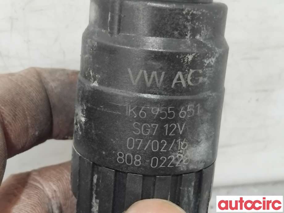 Spylerpumpe foran til VW e-Golf 2014-2017 (Fase 1)  (VOLKSWAGEN|1K6955651|)