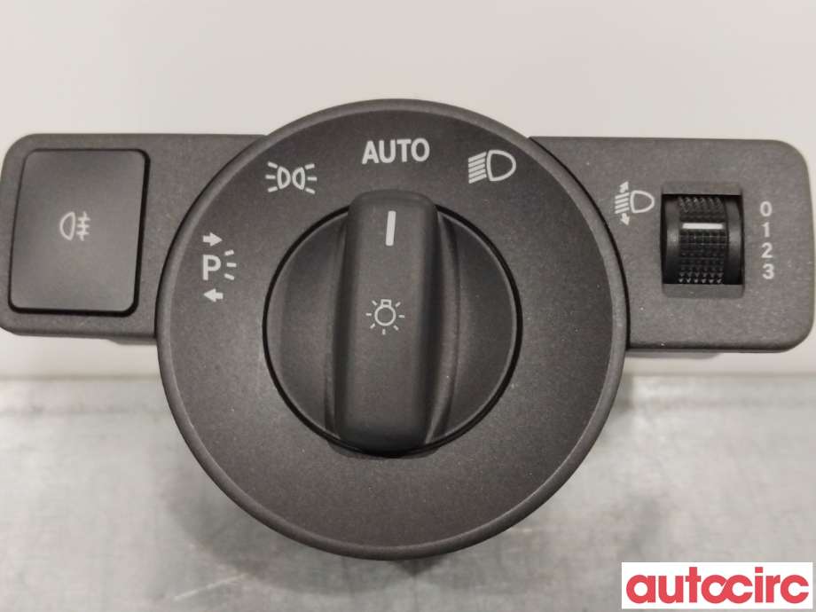 Bryter lys til Mercedes Vito 2014-->> (W447) (W447) (MERCEDES|A4479058100|)