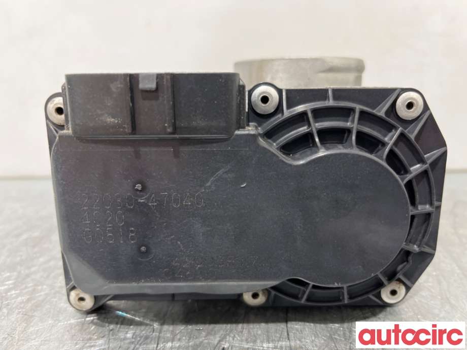 Spjeldhus til Toyota Yaris 2012-2014 (Type III, Fase 1)  (TOYOTA|2203047040||22030-47040)