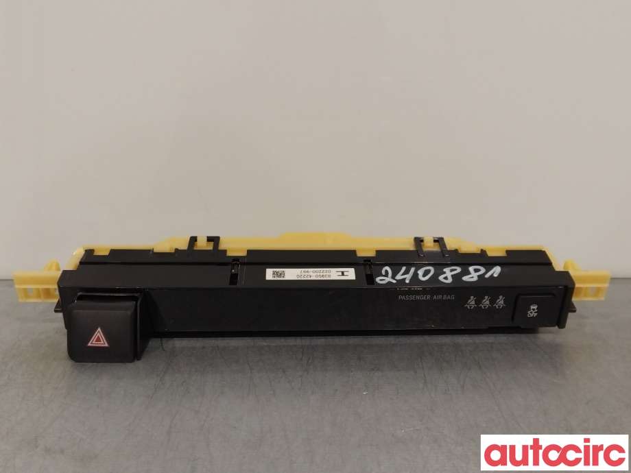 Bryter nødblink til Toyota RAV4, 2016-2019 (Type IV, Fase 2)  (TOYOTA|8395042220)