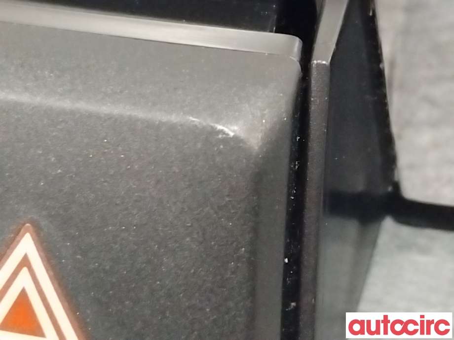 Bryter nødblink til Toyota RAV4 2016-2019 (Type IV, Fase 2)  (TOYOTA|8395042220)