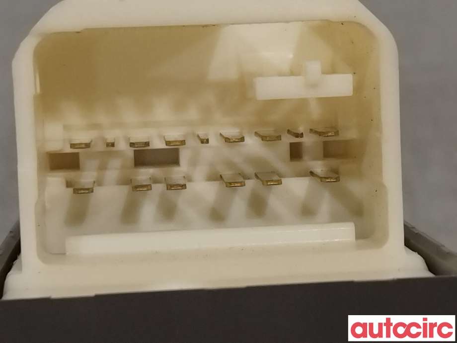 Bryter ruteheis til Toyota RAV4 2016-2019 (Type IV, Fase 2)  (TOYOTA|8482042210|)