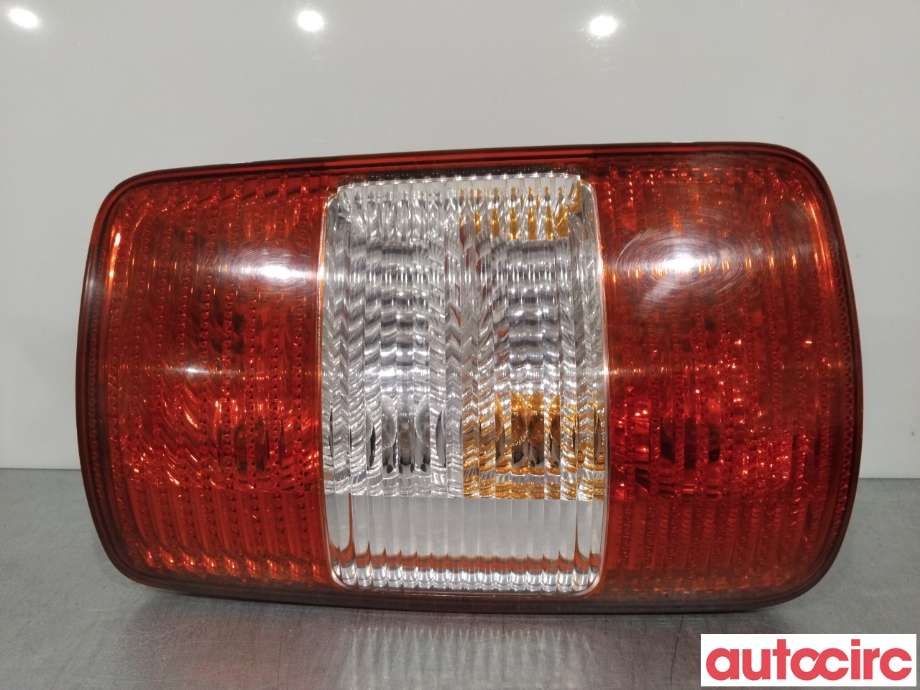 Baklykt høyre til VW Caddy, 2004-2010 (Type III, Fase 1)  (VOLKSWAGEN|2K0945096M)