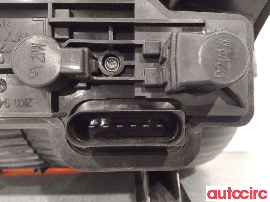 Baklykt høyre til VW Caddy 2004-2010 (Type III, Fase 1)  (VOLKSWAGEN|2K0945096M|2K0945096P)