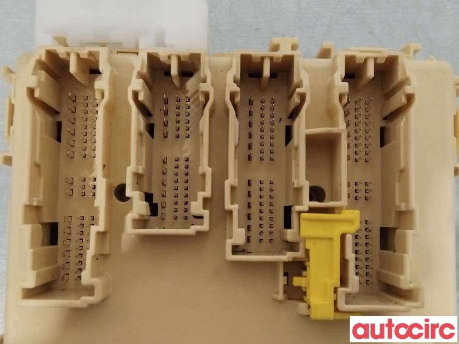 Sikringsboks til Toyota RAV4 2016-2019 (Type IV, Fase 2)  (TOYOTA|8273042810)