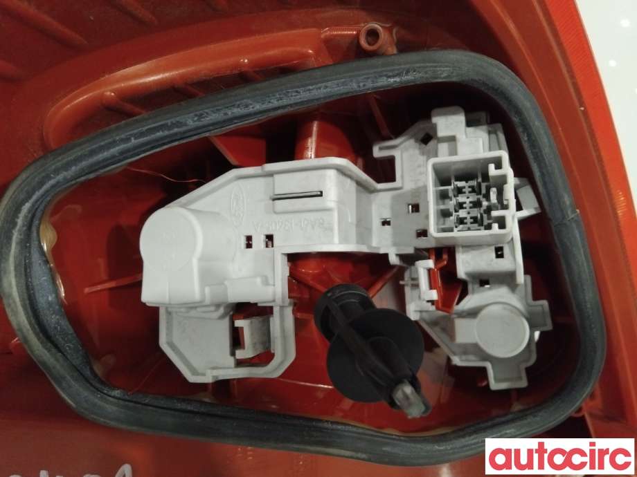 Baklykt venstre til Ford Fiesta 2008-2012 (Type VI, Fase 1)  (FORD|1709553||8A61-13A603-AB)