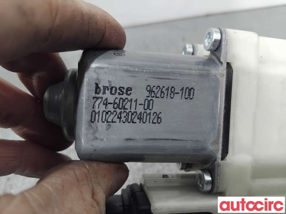 Ruteheis høyre bak til VW Passat 2011-2015 (B7) (B7) (VOLKSWAGEN|3C0959704|962618-100|3AA959704B)