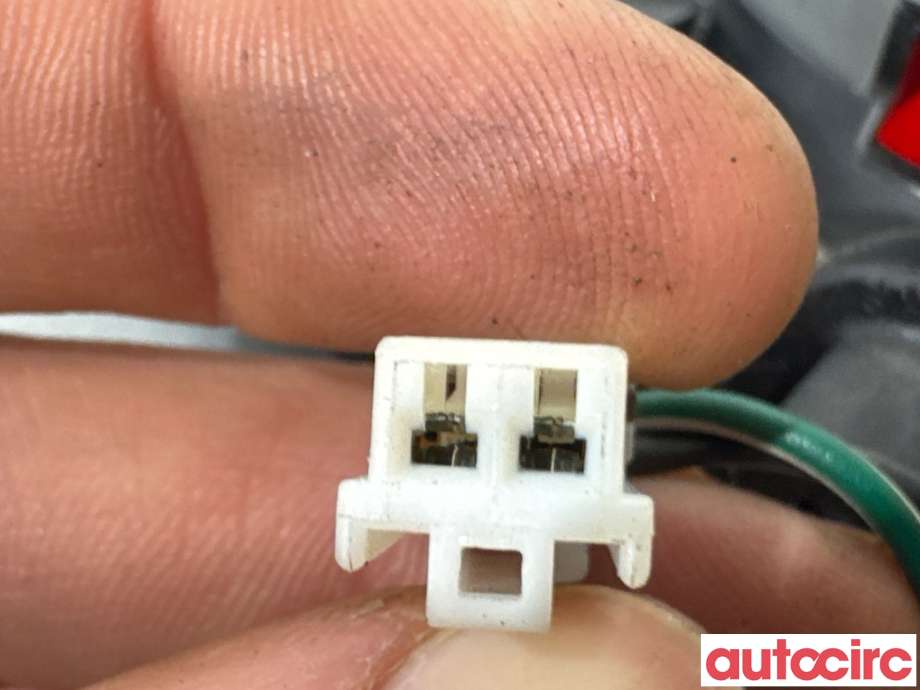 Baklykt bremselys bakrute til Mitsubishi Pajero 2007-2016 (Type IV, Fase 1) (MITSUBISHI|MR490840|)