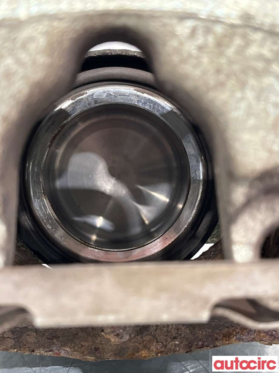 Bremsecaliper venstre foran til Volvo V60 2010-2013 (Type I, Fase 1)  (VOLVO|36051713)