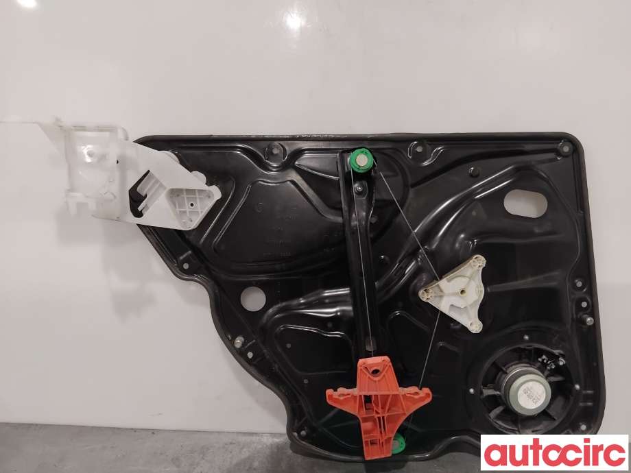 Ruteheis til VW Passat 2011-2015 (B7) (B7) (VOLKSWAGEN|3AF839462C||3AA839756)
