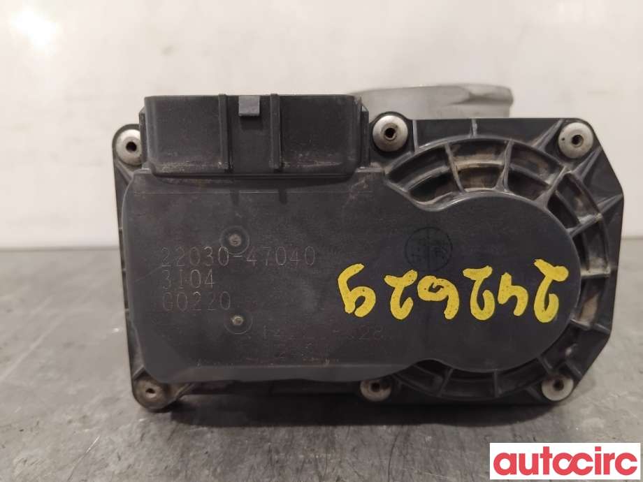 Spjeldhus til Toyota Yaris 2012-2014 (Type III, Fase 1)  (TOYOTA|2203047040||22030-47040)