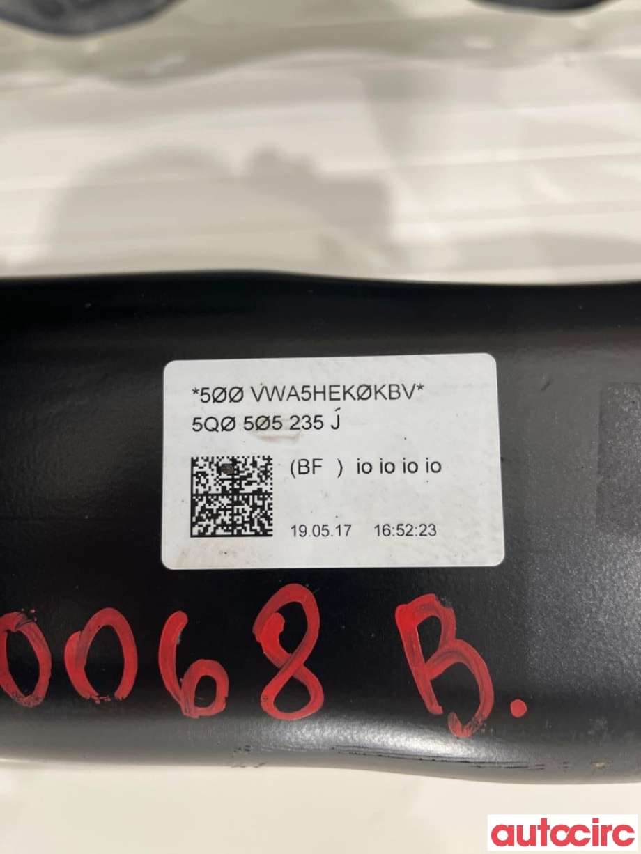 Travers bak til Škoda Kodiaq 2017-->>  (SKODA|5Q0505235J||5Q0505235M)
