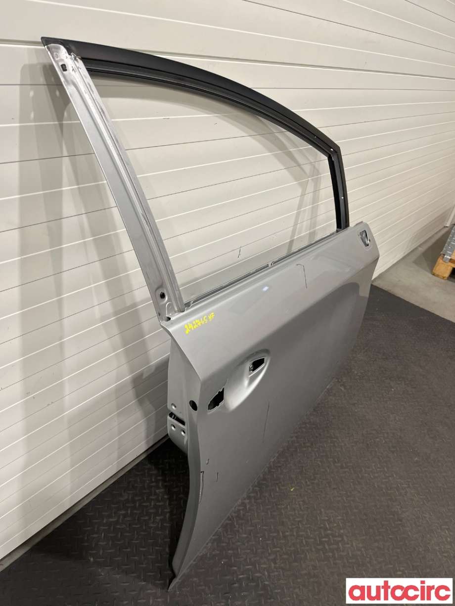 Dør høyre foran til Toyota Prius +7 2012-2020 (Type III) (stasjonsvogn) (stasjonsvogn) (TOYOTA|6700147071|6700147070)