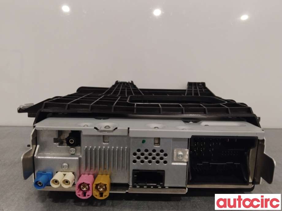 Bilstereo diverse til Audi A4 2015-2019 (Type V, Fase 1) (B9) (B9) (AUDI|8W0035188A)