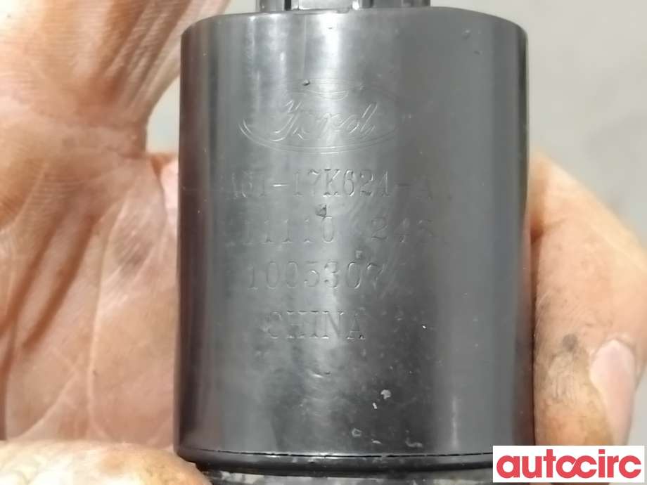 Spylerpumpe foran til Ford Fiesta 2008-2012 (Type VI, Fase 1)  (FORD|2022321||8A61-17K624-AA)