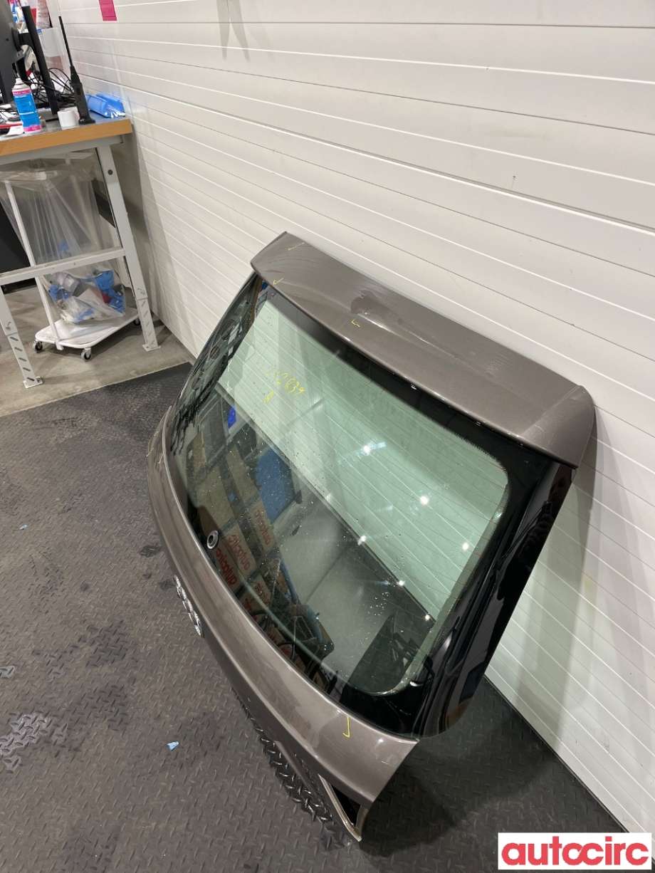 Bakluke til Audi A4 2007-2014 (Type IV) (B8) (B8) (AUDI|8K9827023)