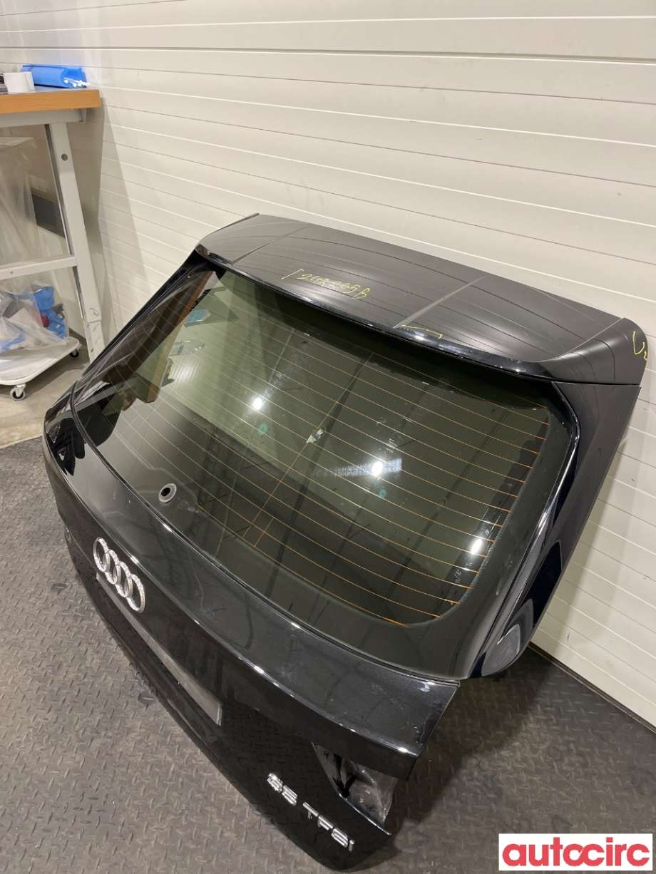 Bakluke til Audi A4 2020-->> (Type V, Fase 2) (B9) (B9) (AUDI|8W9827025D|8W9827025B)