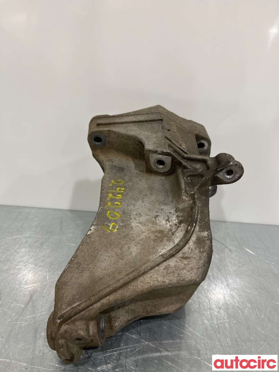 Motorfeste til Mercedes Vito/Viano 2010-2014 (Fase 2) (W639) (W639) (MERCEDES|A6512231504)